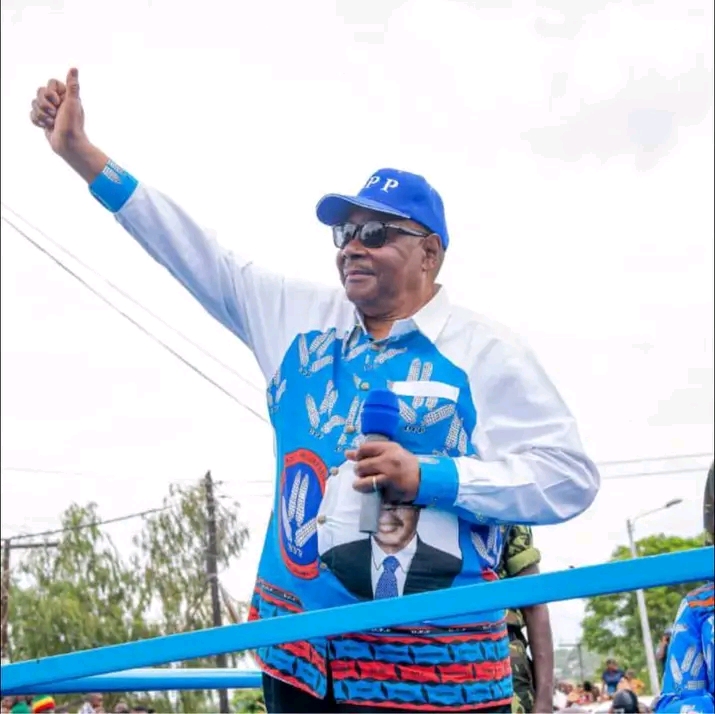 Cover image for Mutharika leads the contentious presidential race